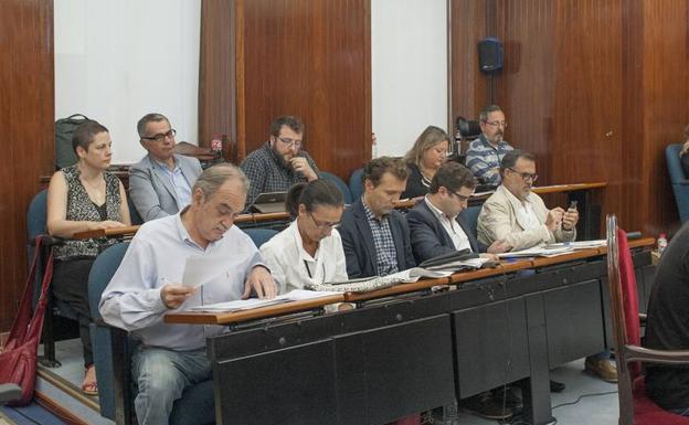 Quirós defiende la legalidad de los contratos del TUS y anuncia nuevas